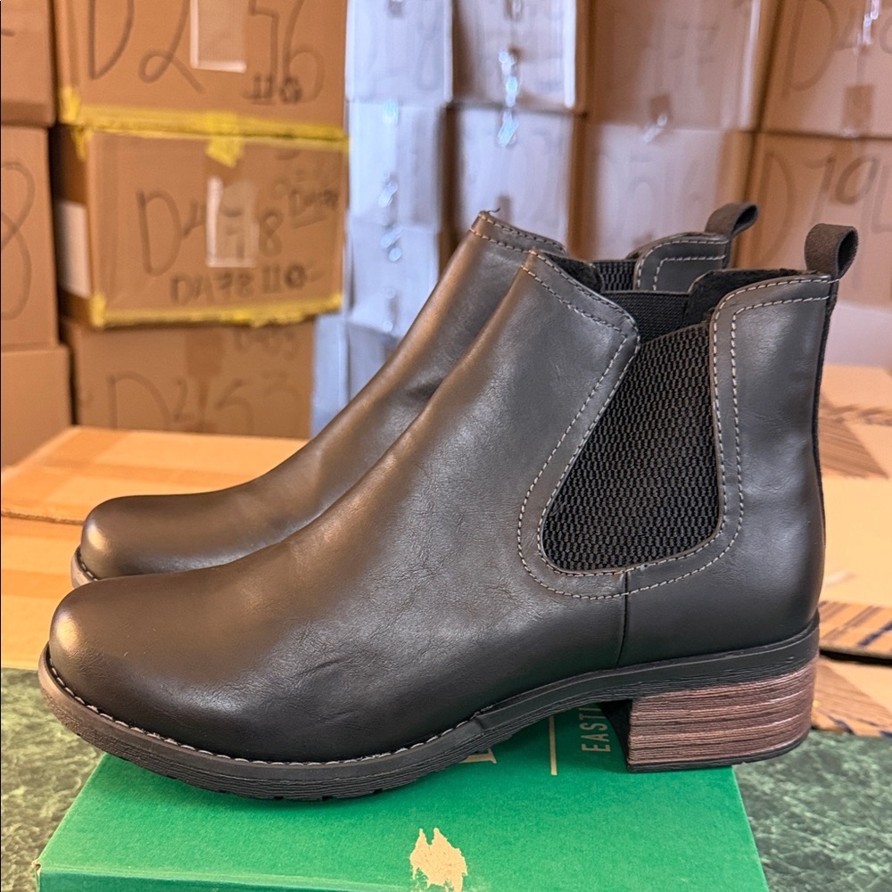 Eastland Black Leather Chukka Boots - Picture 5 of 5